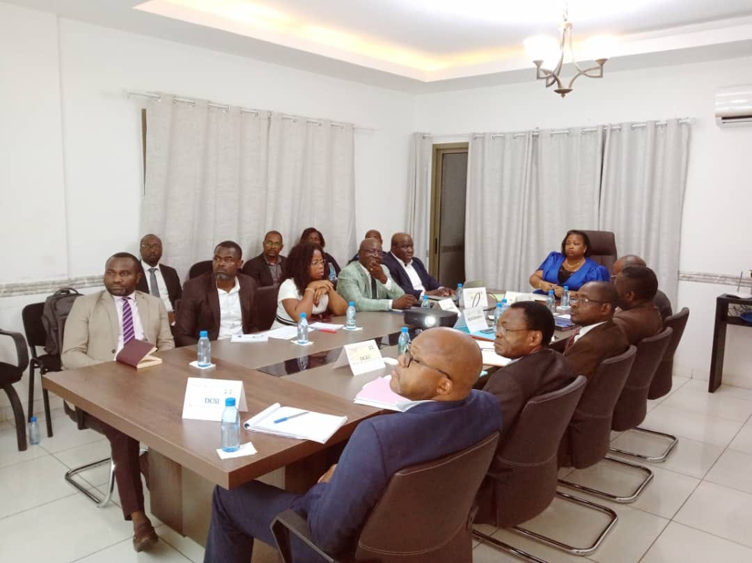 en pleine réunion de travail